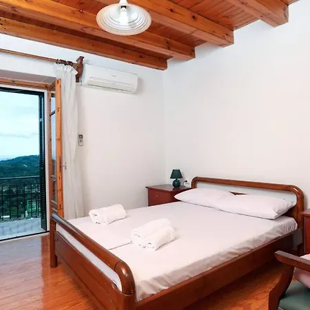 Traditional House In Holiday home Ano Korakiana