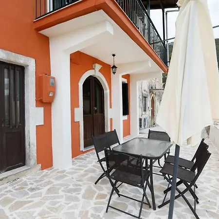 Holiday home Traditional House In Ano Korakiana