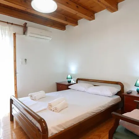 Traditional House In Holiday home *